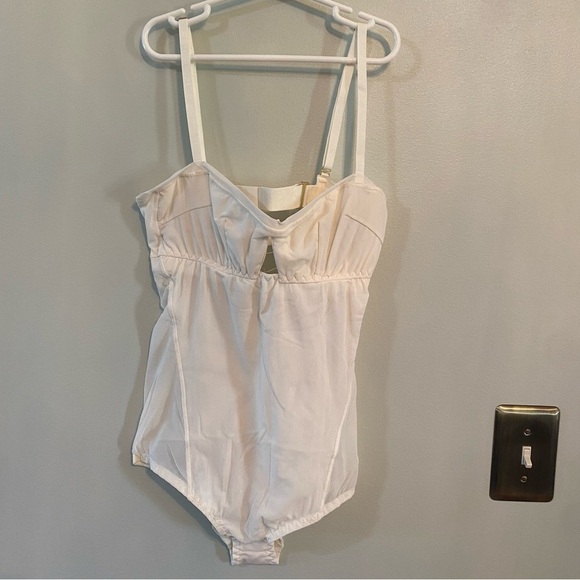 We are HAH Under the Wire Mesh Bodysuit in Walking on Eggshells white small - Picture 1 of 10